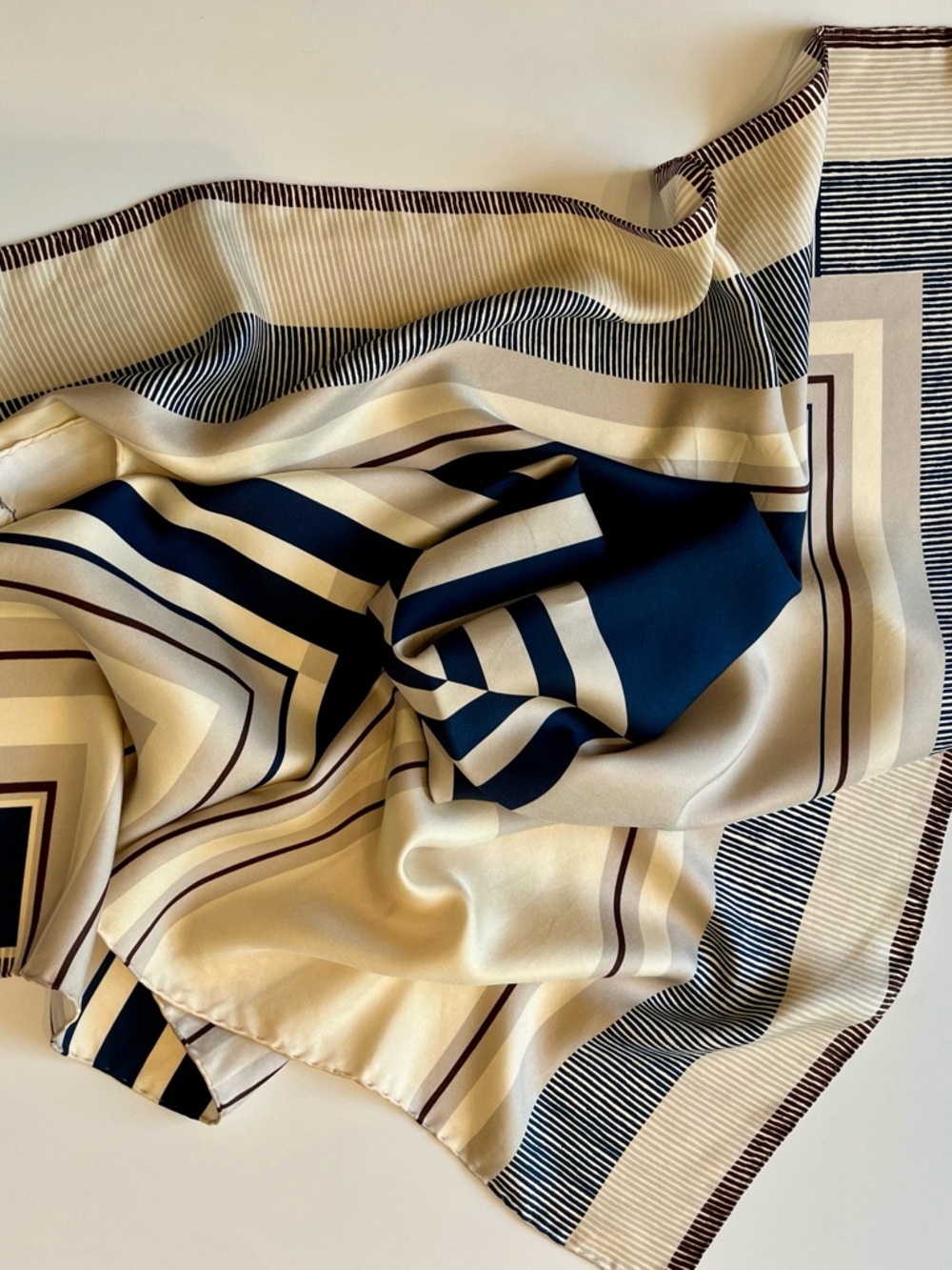 LAFAYETTE 148 NEW YORK Eclipse Silk Scarf – Silk Twill